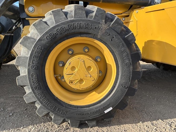2020-deere-310l-ep-image-27