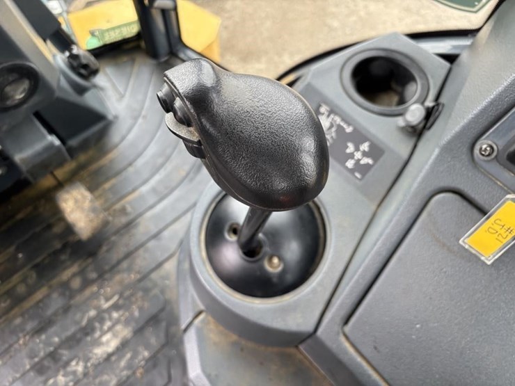 2019-deere-310l-ep-image-38