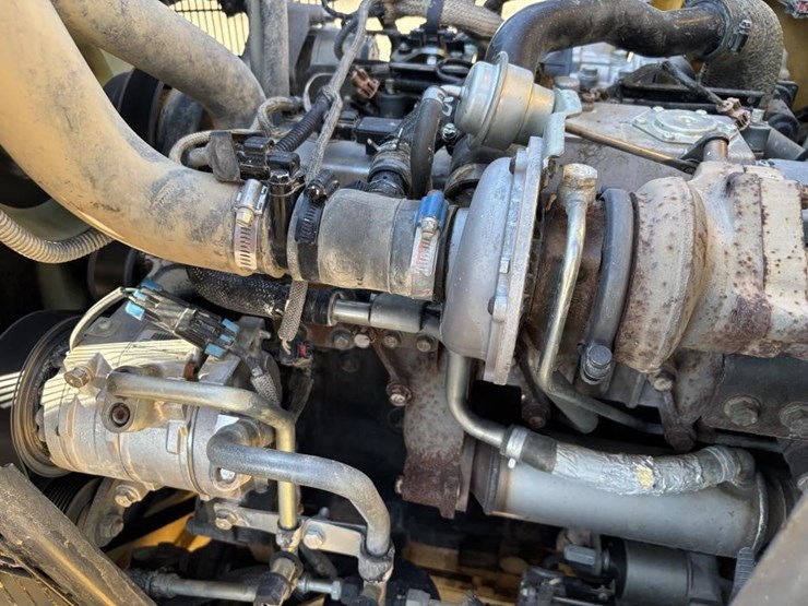 2019-deere-310l-ep-image-57