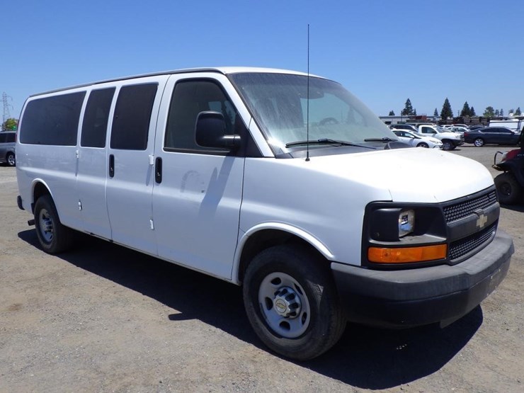 2013-chevrolet-express-3500-image-3