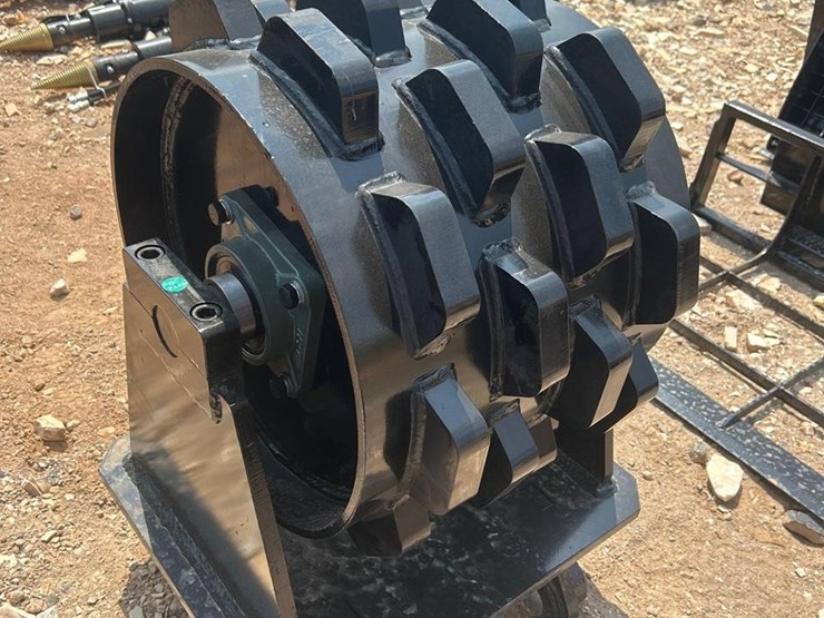 future-excavator-compaction-wheel-attachment-image-2