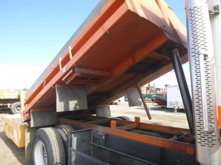 2001-freightliner-fl70-image-9