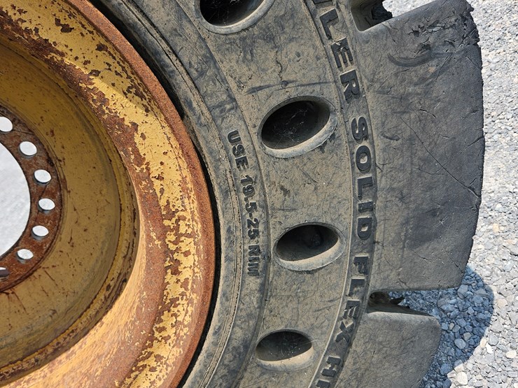 #18788-•-solid-loader-tires-image-16