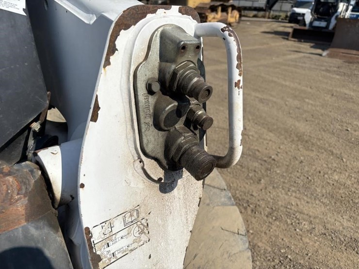 2013-bobcat-s630-image-12