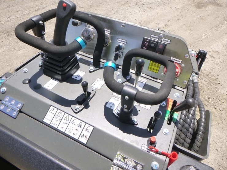 2024-kubota-d1703-image-22