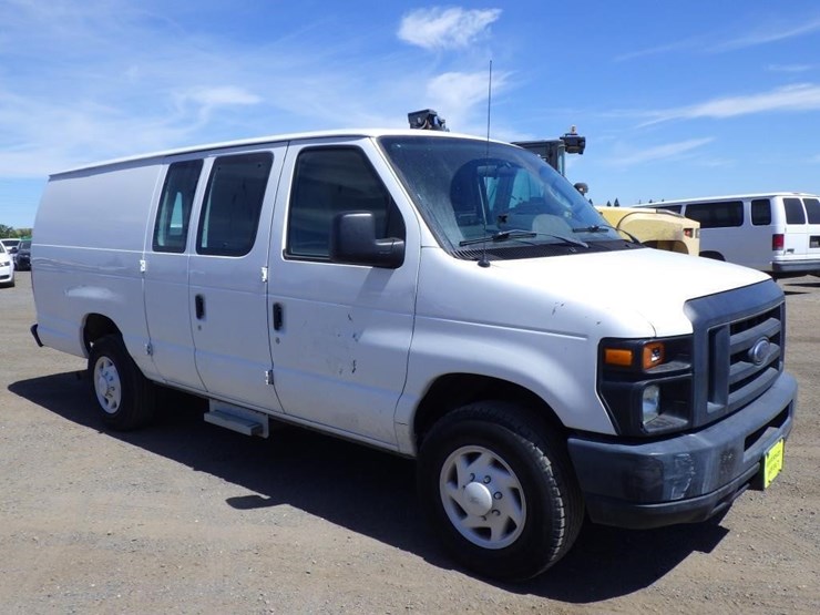 2013-ford-econoline-350-image-2