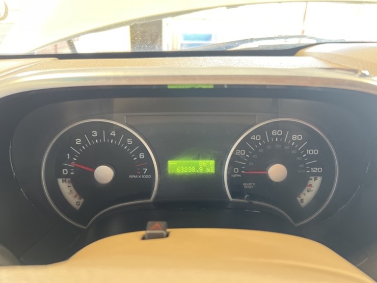 2008-ford-explorer-xlt-image-16