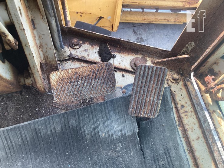 1988-deere-670b-image-18