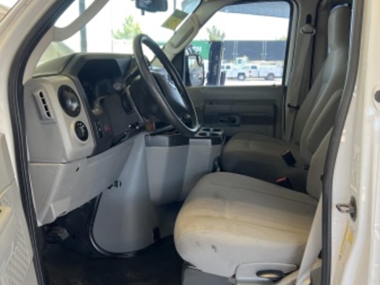 2014-ford-e350-image-23