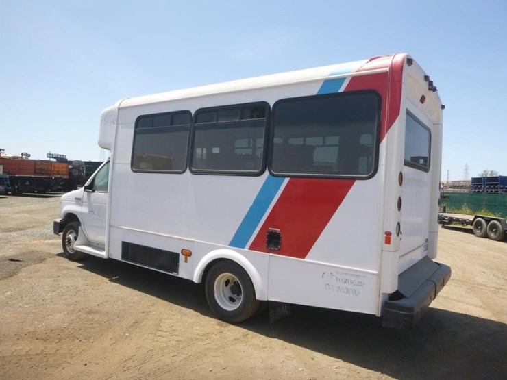 2017-ford-e450-image-5