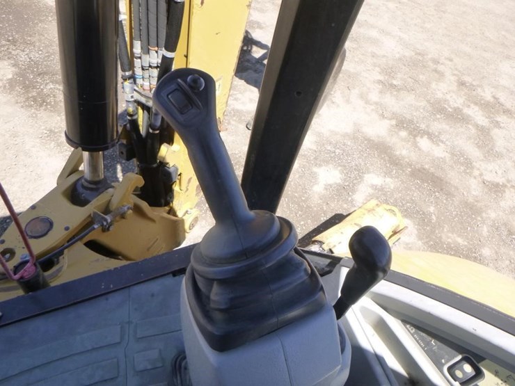 2011-caterpillar-420e-image-35