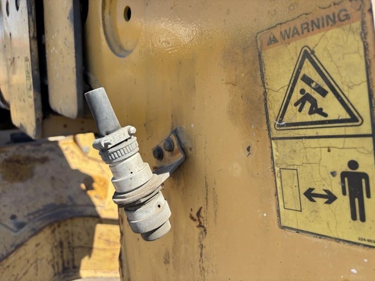 2004-caterpillar-th560b-image-14