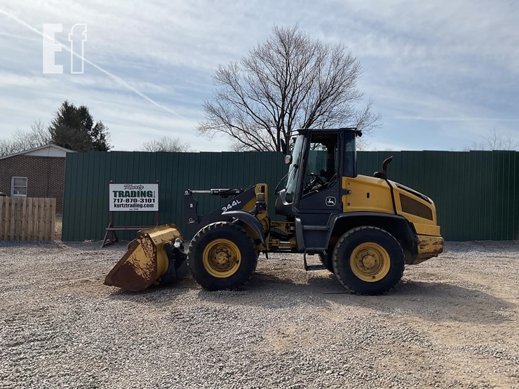 2019-deere-344l-image-1