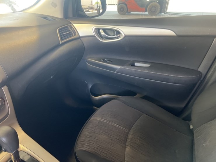 2014-nissan-sentra-sc-sdn-image-18