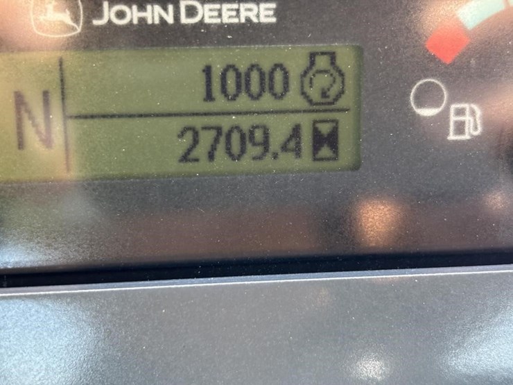 2021-deere-210l-image-48