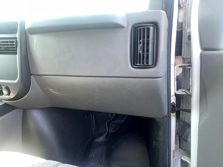 2005-chevrolet-3500-image-53
