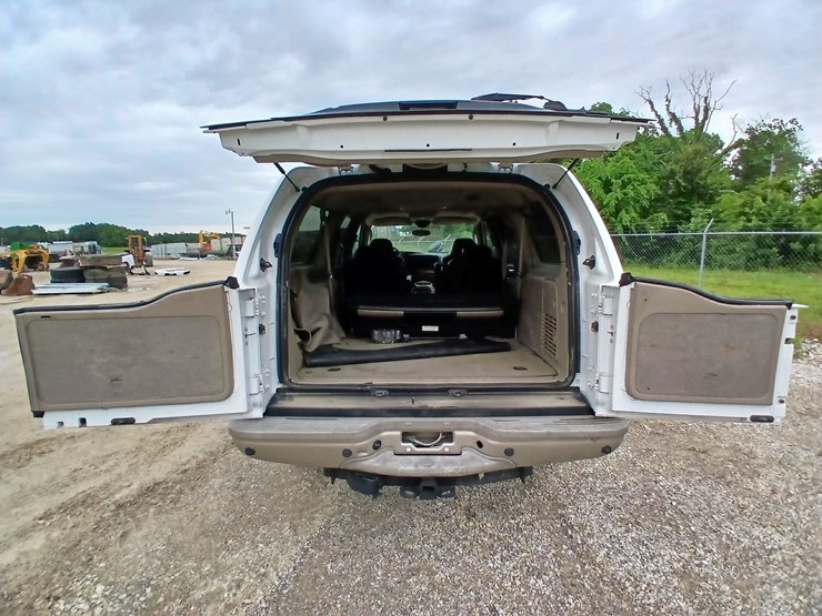 2005-ford-excursion-image-47