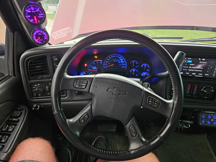 2005-chevrolet-silverado-image-48