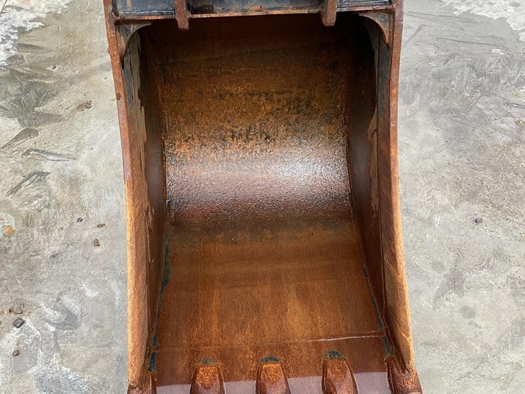 2019-caterpillar-440-image-12