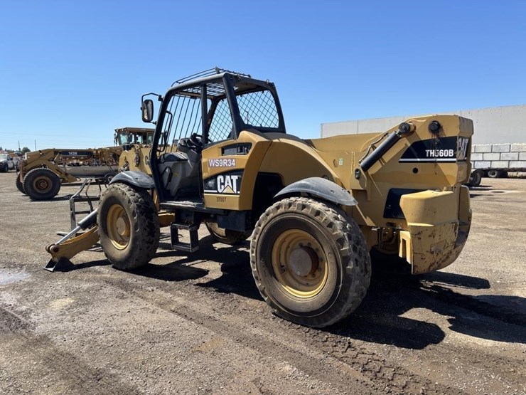 2004-caterpillar-th560b-image-4
