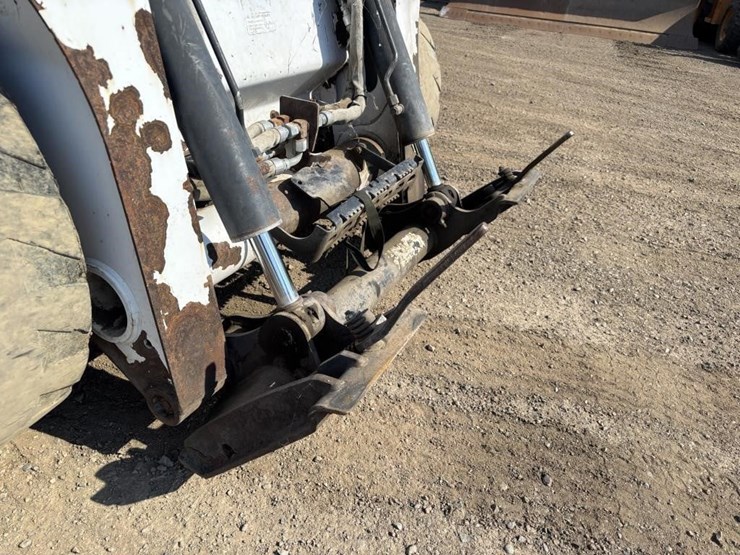 2013-bobcat-s630-image-10