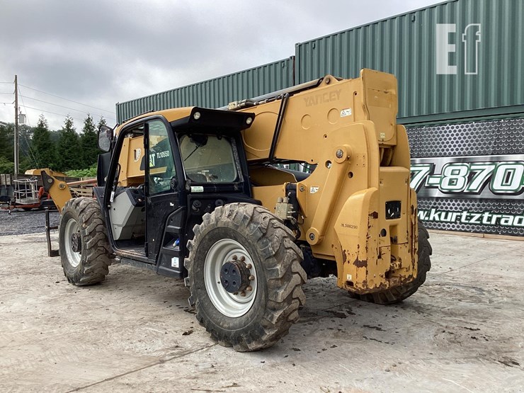 2015-caterpillar-tl1055d-image-2