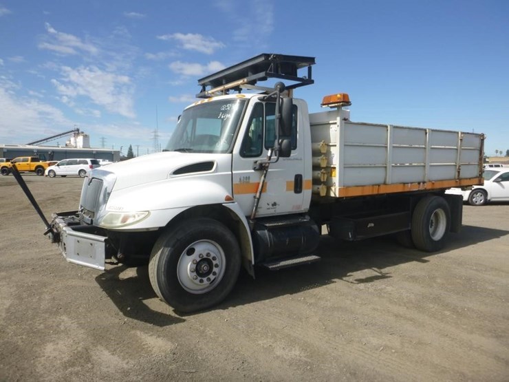 2004-international-durastar-4300-image-1