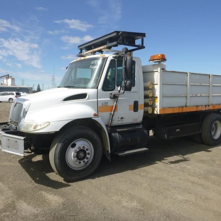 2004 INTERNATIONAL DURASTAR 4300