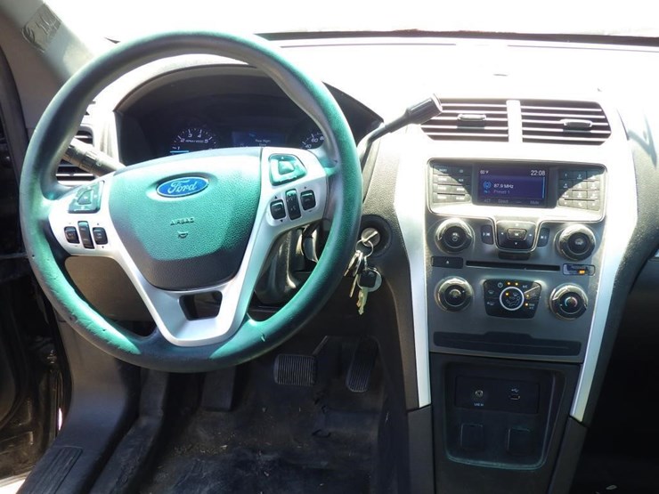 2015-ford-explorer-image-10