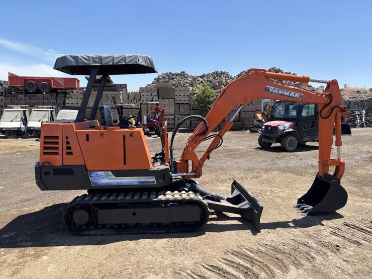 takeuchi-tb2507-hydraulic-excavator-image-7