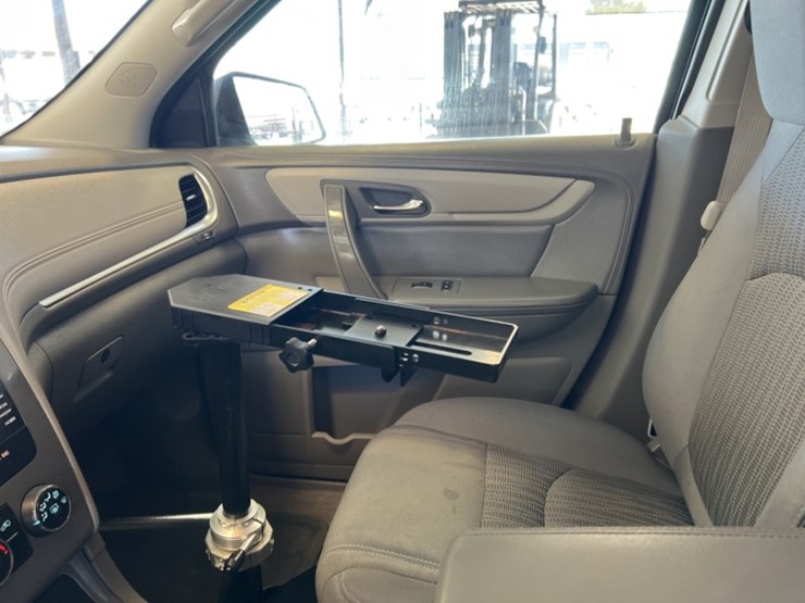 2016-chevrolet-traverse-ls-image-20