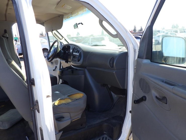 2006-ford-econoline-350-image-7