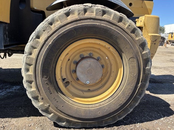 2004-caterpillar-th560b-image-23