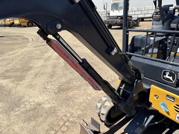 2020-deere-17g-image-19