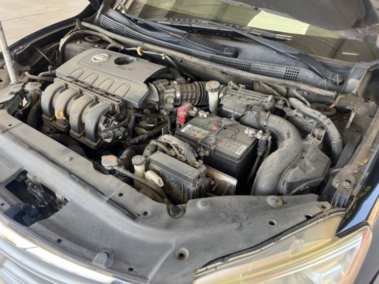 2014-nissan-sentra-sc-sdn-image-11