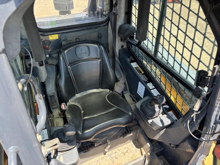 2015-deere-333e-image-19
