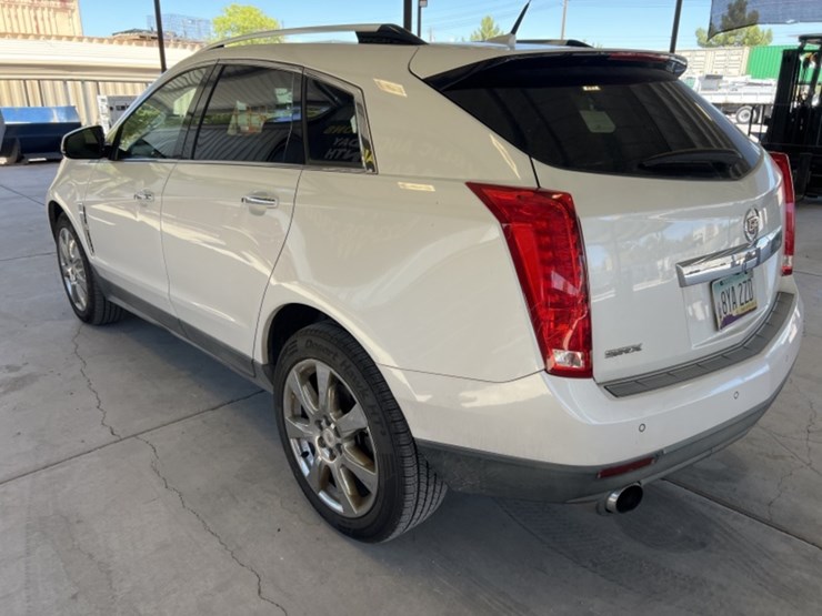2010-cadillac-srx-image-5