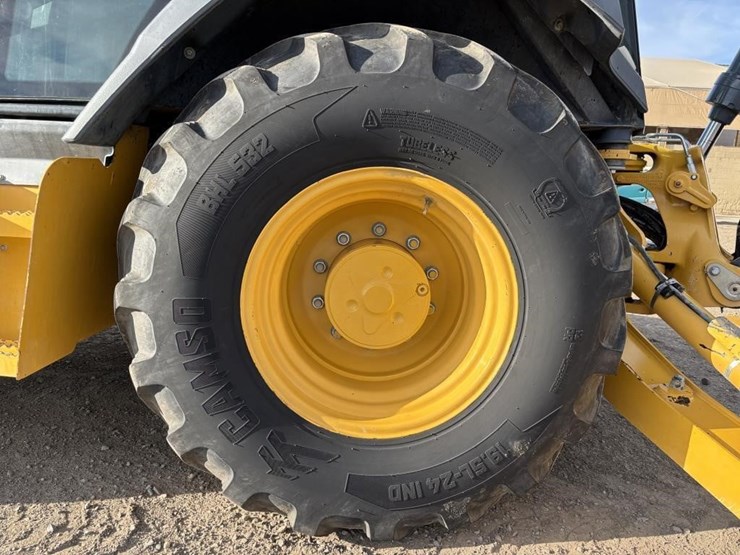 2020-deere-310l-ep-image-31