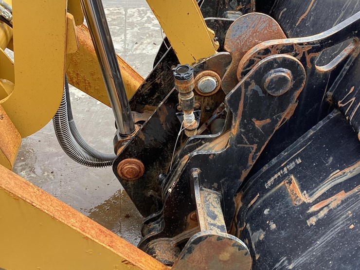 2019-caterpillar-440-image-10