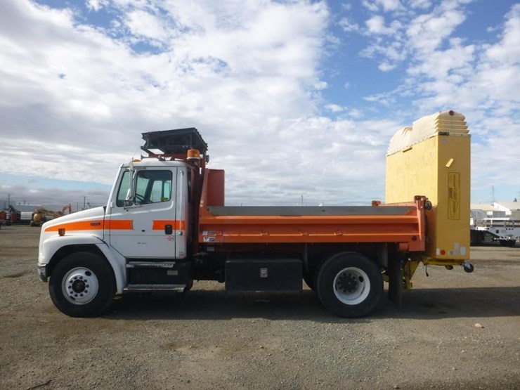 2001-freightliner-fl70-image-5