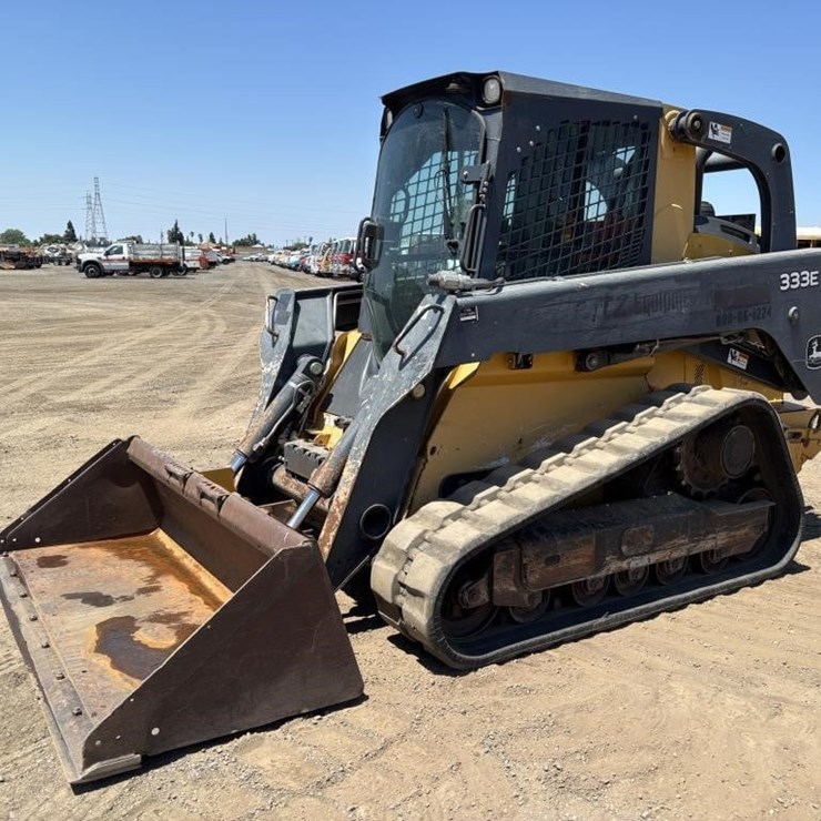 2015 DEERE 333E
