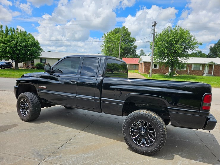 #18968-•-2002-dodge-ram-pickup-truck-image-13