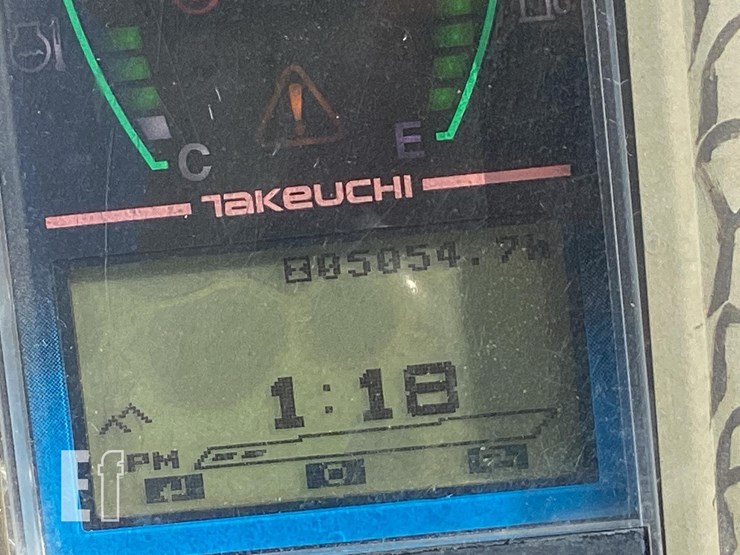 2016-takeuchi-tb260-image-23