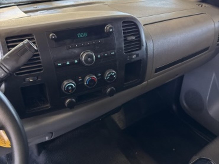 2012-chevrolet-silverado-3500hd-image-21