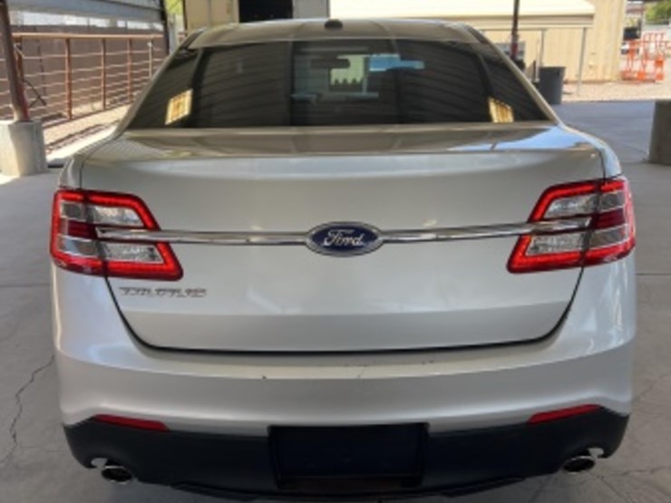 2013-ford-taurus-se-sdn-image-6