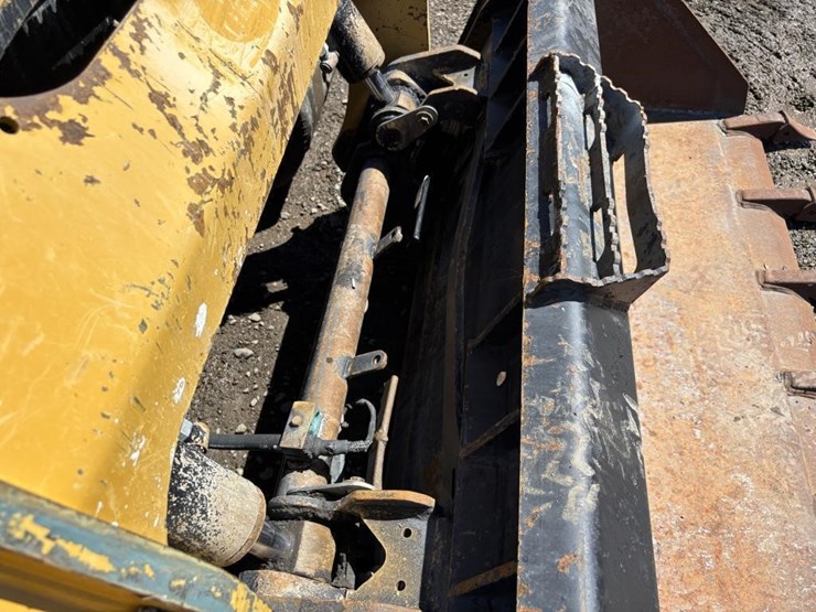 2016-caterpillar-259d-image-12