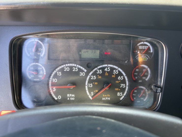 2012-freightliner-m2-image-25