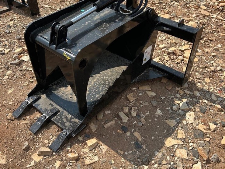 future-skid-steer-hydraulic-stump-grapple-bucket-image-2