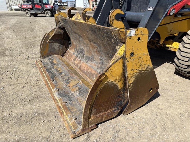 2019-deere-210l-image-9
