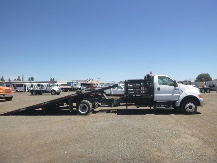 2013-ford-f650-image-12